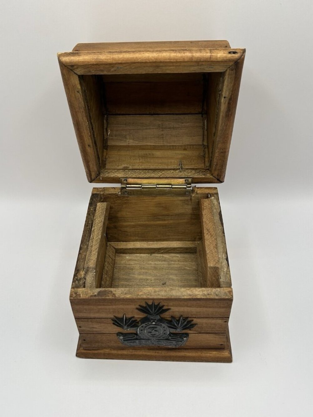 Vintage 3 Magueyes Wooden Box Chest Dome Lid Rustic Primitive Decor Jewelry Box - Picture 3 of 14